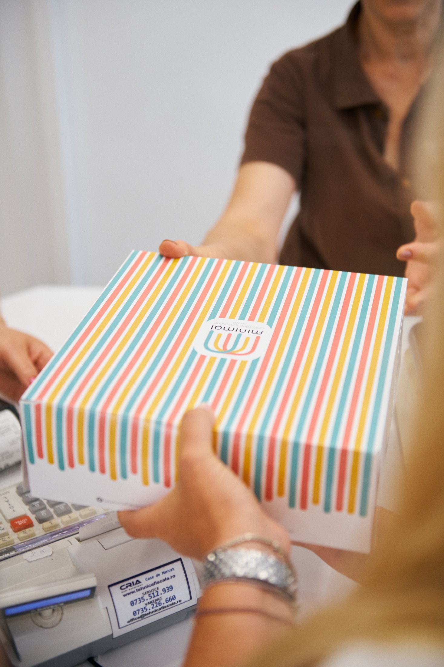 Predarea cutiei către client