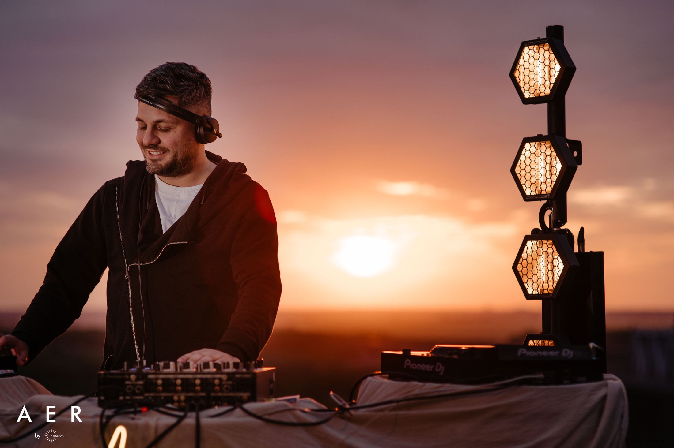Muzică live, la apus. AER Intim · 2024.