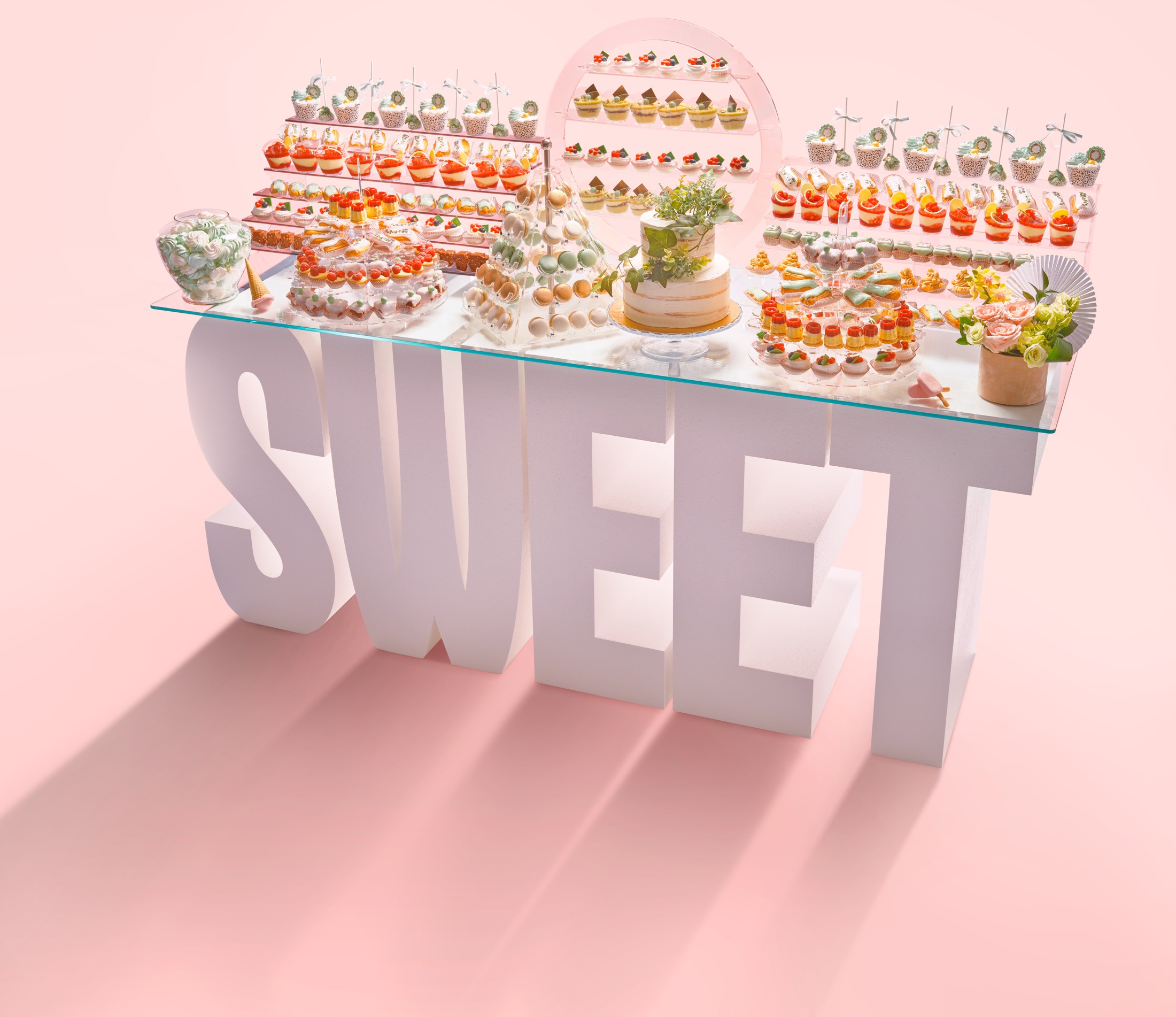 Candy bar — compoziție pe fundal roz